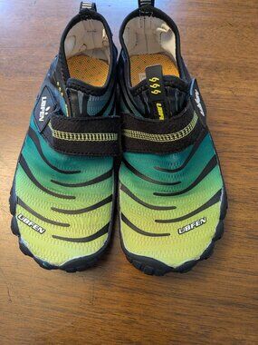 UBFEN Water Shoes / Aqua Socks for Kids.